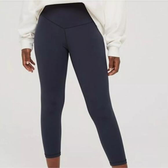 NWT Aerie Offline Real Me 3/4 Crop Navy Legging Small - Picture 1 of 10